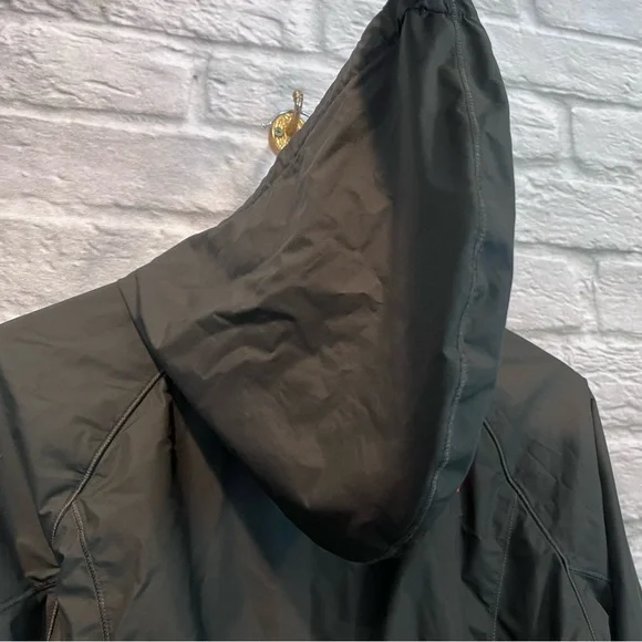 The North Face Women’s Medium Grey & Pink Sanctuary Wind Breaker Jacket - Picture 12 of 12